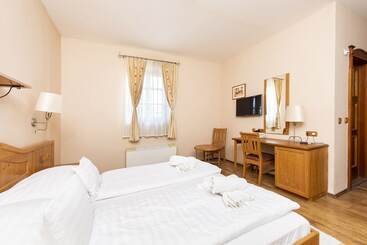 Gastland M1 Hotel & Conference Center