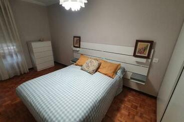 Pisos turísticos Escondite De Dana   Céntrico Apartamento En Gijón Para 5p