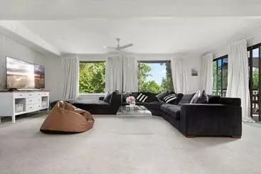 ツーリストアパートメント Uralla Lovely House With Pool