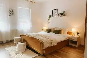 Apartaments turístics Cozy 2 Bedroom Boho Themed Home