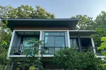 ツーリストアパートメント 228 House