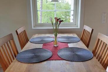 דירות לתיירים Cabin Near Lake And Beautiful Nature Reserve