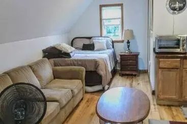ツーリストアパートメント Pembroke Loft