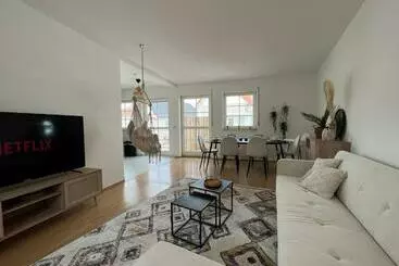 ツーリストアパートメント Cozy Livings Viel Platz, Großer Balkon, Stellplatz, Küche