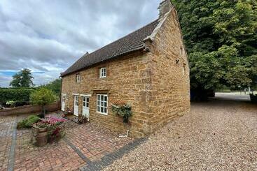 ツーリストアパートメント Braunston Manor Cottage