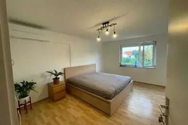 ツーリストアパートメント Sonnige 3 Zimmer Wohnung Mit Schönem Balkon Im Grünen