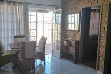 ツーリストアパートメント Pam S Apartment
