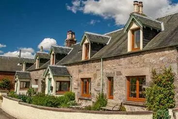 Turistihuoneistot Rosemount Cottage Two   Highland Cottage