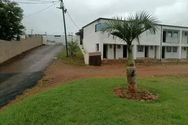 ツーリストアパートメント Bf Dlamini Guesthouse