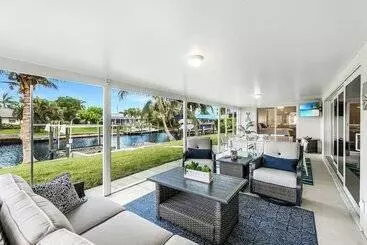 ツーリストアパートメント Cape Coral Paradise