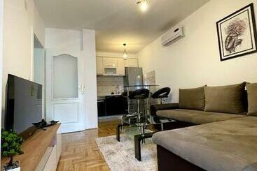 דירות לתיירים Expensive Apartment