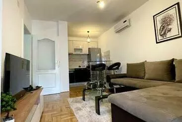 Turistihuoneistot Expensive Apartment