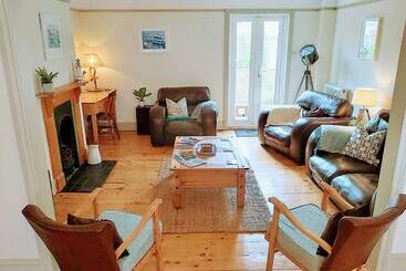 Apartamenty turystyczne The Nautical Nest In The Heart Of Dartmouth