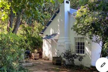 Vakantie-appartementen Yellowwoods Farm   Pool Cottage