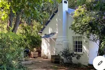 Turistihuoneistot Yellowwoods Farm   Pool Cottage