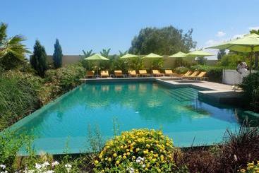 ホテル Les Cyprès