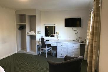 Otel The Sandpiper ; Sure Collection By Best Western