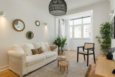 דירות לתיירים Casa Boma Lisboa   Shining & Spacious Apartments With Balcony   Alvalade I