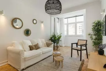 آپارتمان‌های توریست‌ها Casa Boma Lisboa   Shining & Spacious Apartments With Balcony   Alvalade I