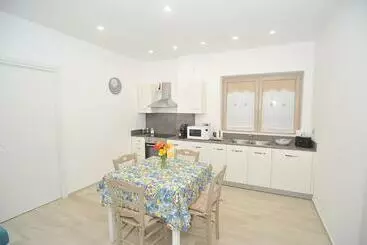 آپارتمان‌های توریست‌ها Aloha House