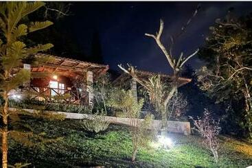 Жильё для туристов Chalé Romântico , Rústico E Vista De Tirar O Fôlego