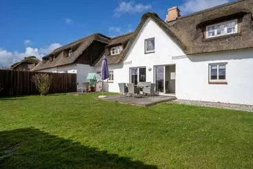 ツーリストアパートメント Fischerhaus Am Strand Reetdachhaus Friesenhaus