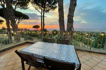 דירות לתיירים Appartamento Castelli Romani Con Vista Su Roma