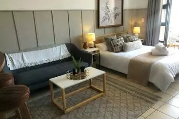 ツーリストアパートメント Courtyard Culture   Stylish Studio In Plein St, Stellenbosch Centre