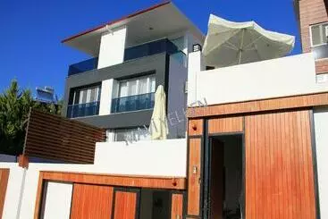 آپارتمان‌های توریست‌ها Mavi Yelken Uğurlu Yaşam Villaları  Villa 2