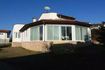 Apartaments turístics приятна къща за почивка караколев 2