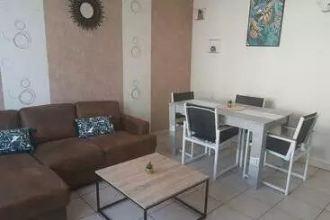 ツーリストアパートメント Appartement Plain Pied Proche Centre Ville