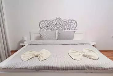 ツーリストアパートメント Penthouse Daniela