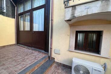 شقق خاصة سياحية Esclusivo Cortile Duca D Aosta Ai Piedi Dell Etna