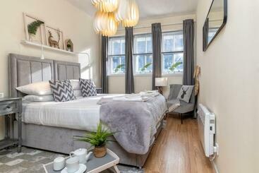 관광객 아파트 Silver Stone Suite   In The Heart Of Aberdeen