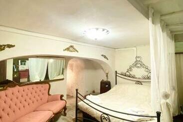 ツーリストアパートメント Suite La Rocca Home Deluxe