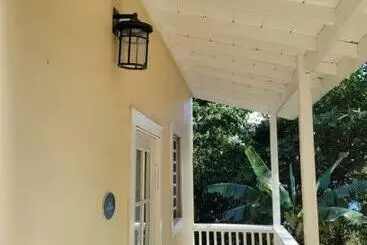 آپارتمان‌های توریست‌ها The Northside Cottage