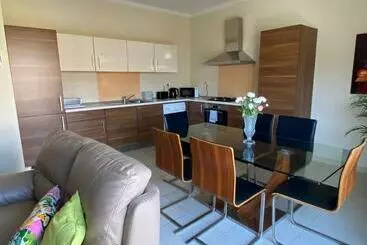 آپارتمان‌های توریست‌ها Newly Refurbished Mellieha Central Apartment