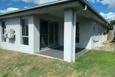 ツーリストアパートメント Upper Coomera Castle 1