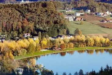 ツーリストアパートメント Ferienanlage Am See