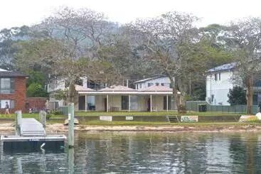 ツーリストアパートメント Lorsens On The River   Shoalhaven Heads