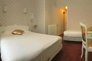 בית מלון כפרי Hôtel Restaurant Le Grillon