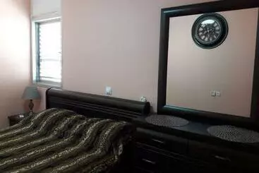 Apartamentos turísticos Comfortable Apartment, 7 Min Walk To Beach Ashdod