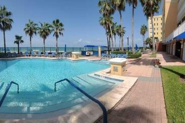 游客公寓 Exclusive Beach Front Condo In North Redington