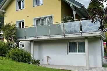 ツーリストアパートメント Ferienwohnung Laura