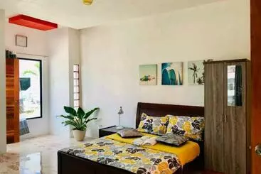 Apartaments turístics Jean Apartment And Guest Rooms