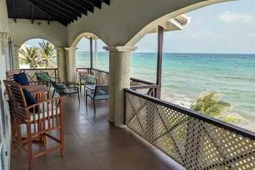 آپارتمان‌های توریست‌ها Breezy Ocean Front Condo Close To The Best Beaches
