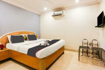 Collection O 61246 Hotel De Meridian Near Versova Beach