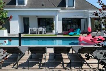 דירות לתיירים Iconic House