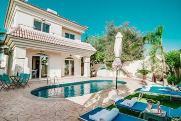 ツーリストアパートメント Villa Pant Poly