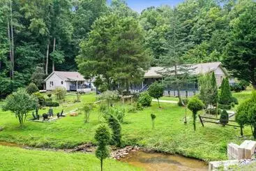 Turistihuoneistot 2 Separate Cabins Along A Peaceful Creek With Resort Amenities
